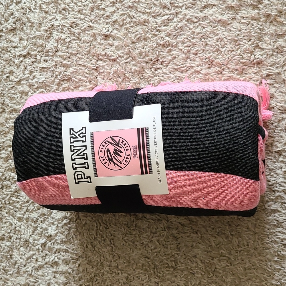 🆕️ NWT 🆕️ PINK Beach Blanket ⛱️